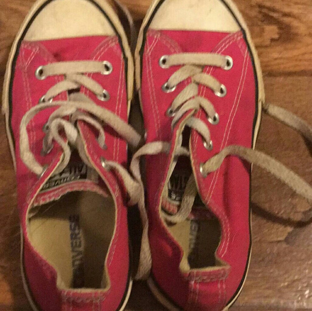Girls converses size 1